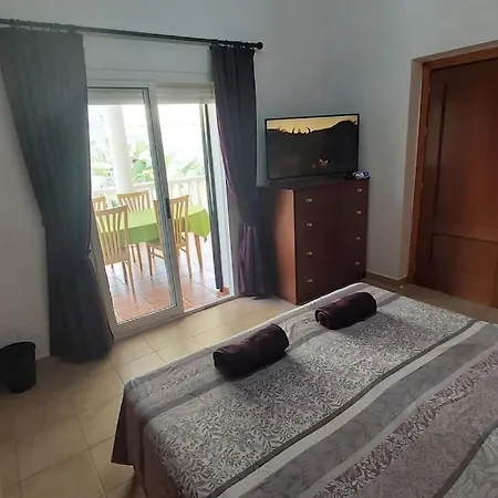 Immaculate 2 Bed 2 Bath & Pool For 4 빌라