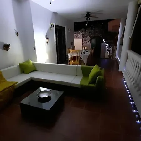 Immaculate 2 Bed 2 Bath & Pool For 4 빌라 말라가