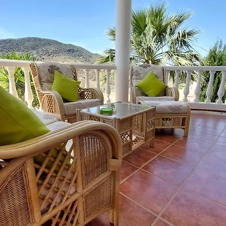 Immaculate 2 Bed 2 Bath & Pool For 4