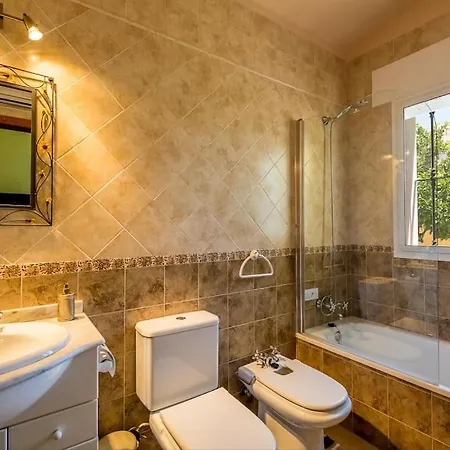 Immaculate 2 Bed 2 Bath & Pool For 4 빌라