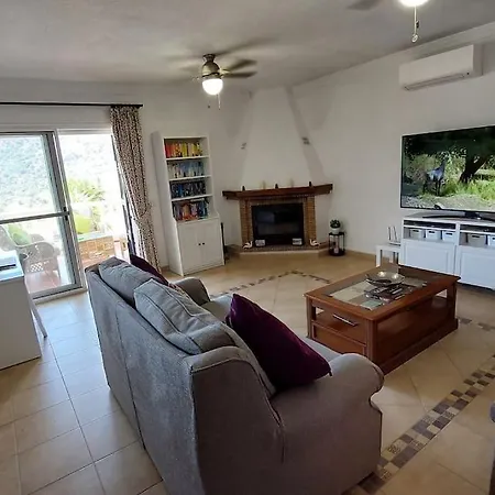 Immaculate 2 Bed 2 Bath & Pool For 4 말라가