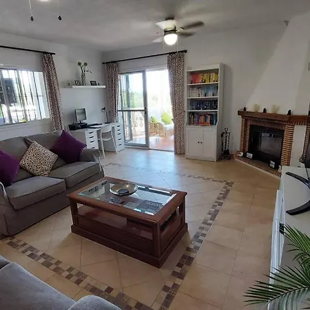 Immaculate 2 Bed 2 Bath & Pool For 4 *
